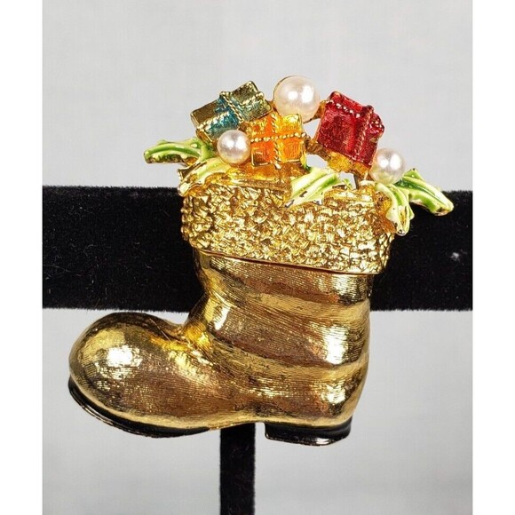 Vintage 1960's Signed ART Gold Tone Santa Boot Enamel Presents Mistletoe Brooch - Picture 1 of 12